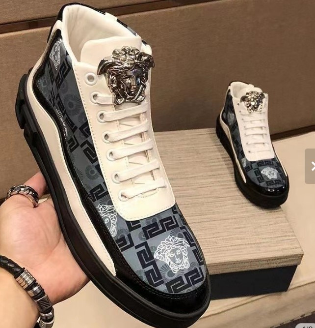Sepatu Versace