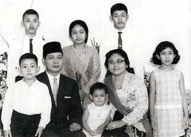 Soeharto Diusulkan Jadi Pahlawan Nasional: Warisan Kebijakan Harga 9 Bahan Pokok Yang Tidak Lekang Dari Kenangan Rakyat