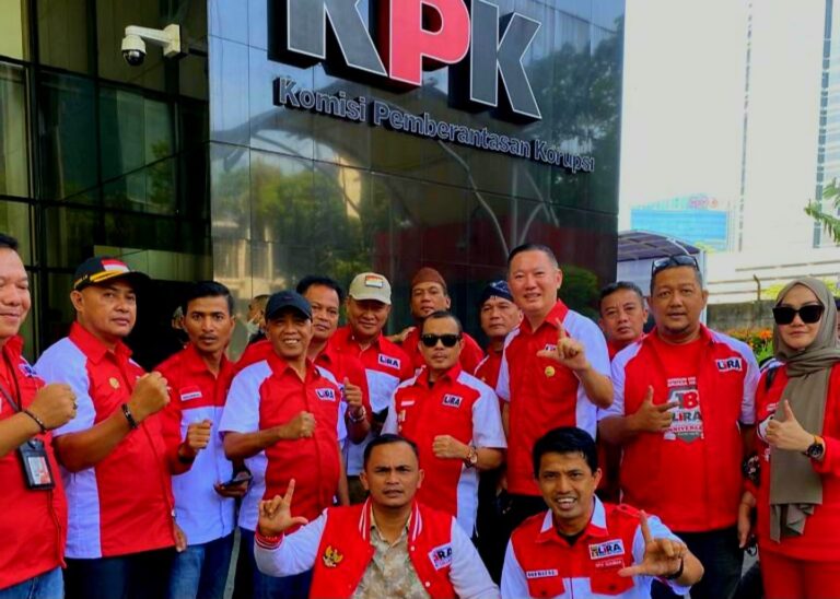 PSI ANUGERAHKAH PRABOWO KEBOHONGAN AWARD, LSM LIRA BERI PRABOWO BAPAK ANTI KORUPSI AWARD