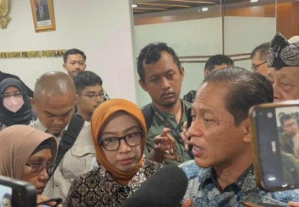 Menteri LH: “Sampah PIK 150 Ton per Hari, Urus Sampah Sendiri, Jangan  Bebankan Provinsi!”