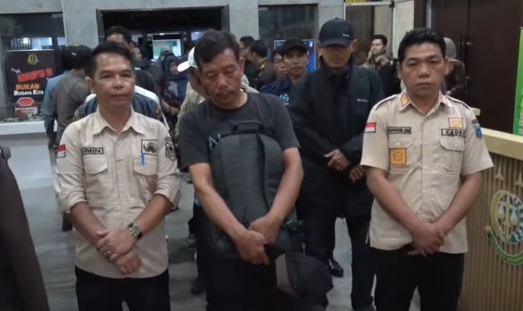 Seorang Camat dan 20 Kepala Desa di Lahat Digelandang Ke Kajati Pungli Dana Desa