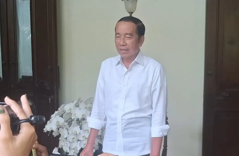 Jokowi Kirim Sinyal Perang: Elit Politik Diduga Main di Balik Isu Ijazah dan Gibran