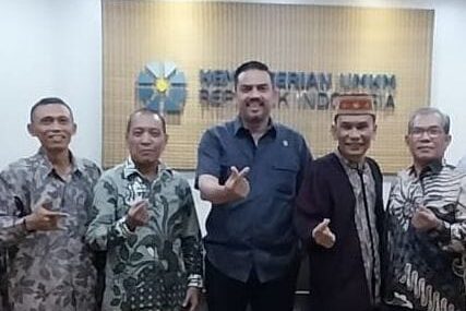 Menteri UMKM Maman Abdurahman Terima Kunjungan DPP DEPPKINDO Terkait Pohon Kenaf.