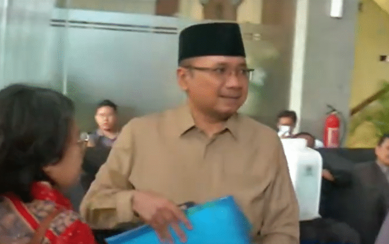 Rumah Eks Menag Yaqut Digeledah, Bukti Disisir, Publik Monitor